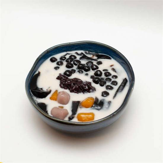 Hot Grass Jelly w/ Purple Rice  紫米香芋烧仙草